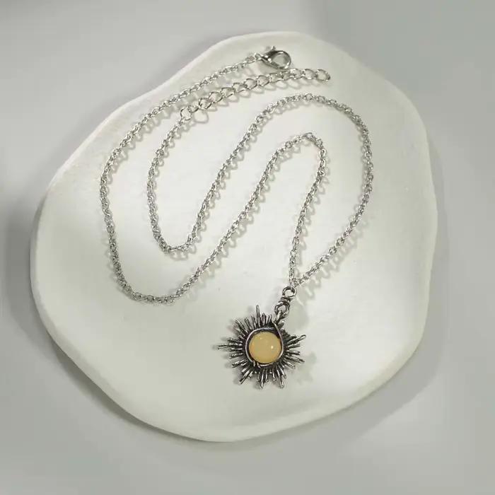Collier Pendentif Créatif et Mignon en Forme de Noyau de Pomme pour Femme, Chaîne de Clavicule en Mé