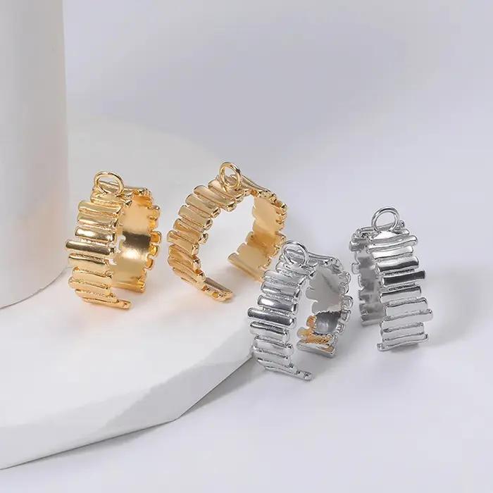 1 pièce Bagues plaquées or 18 carats avec apprêts en boucle