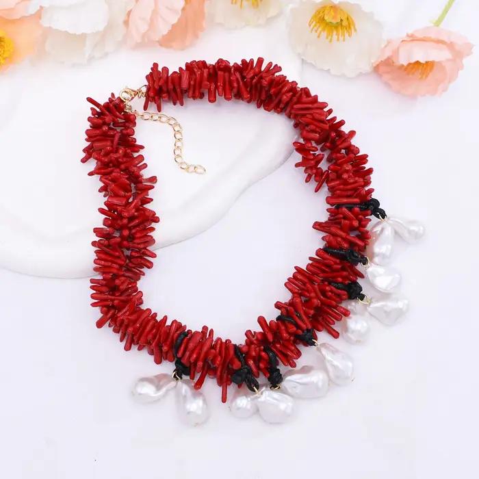 Collier de perles irrégulières en corail rouge pour femmes
