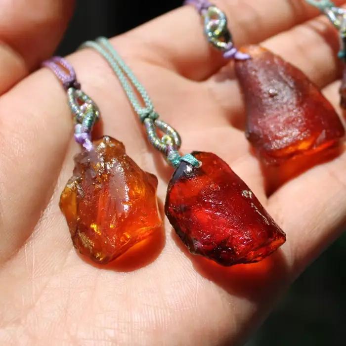 Unité une pièce naturel ambre brut cristal pierres précieuses collier pendentif pour bijoux cadeau