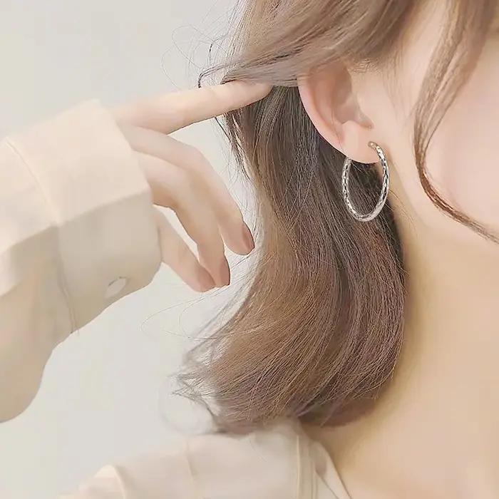 1 paire de boucles d'oreilles en acier inoxydable pour femmes