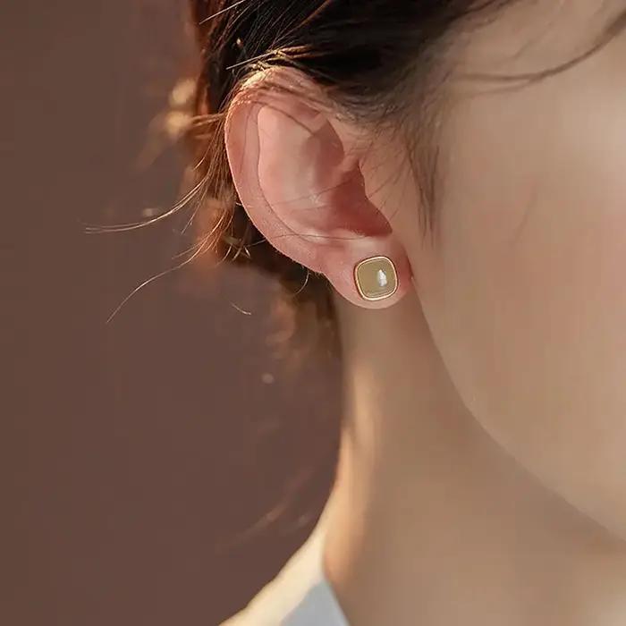 Boucles d'oreilles ethniques rétro, design géométrique or jaune clair, bijou de luxe pour femmes, élégantes et authentiques, occasions spéciales et quotidiennes