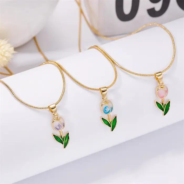 Collier pendentif fleur de tulipe en émail vintage élégant pour femme