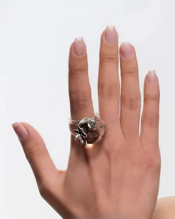 Bague fraise transparente rouge punk design unisexe bagues de cocktail à la mode pour femmes et hommes occasions spéciales fantaisie