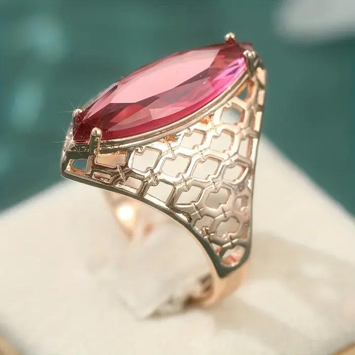 Bague élégante en forme de losange avec zircone synthétique rouge et or rose pour femme, accessoire