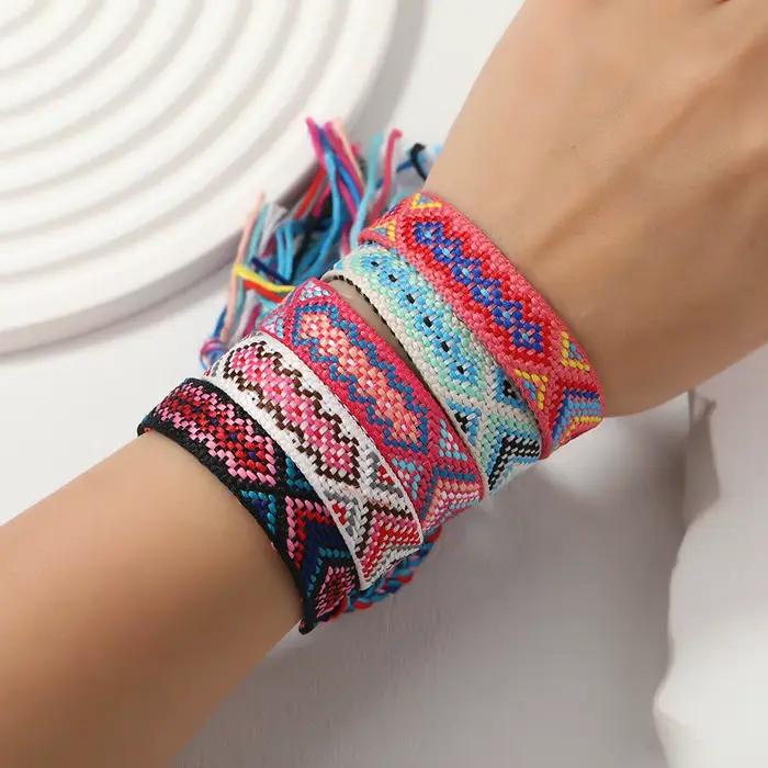 Bracelets d'amitié tissés bohèmes avec fermeture à nœud coulissant en polyester pour femmes et filles pour diverses occasions et cadeaux d'amitié