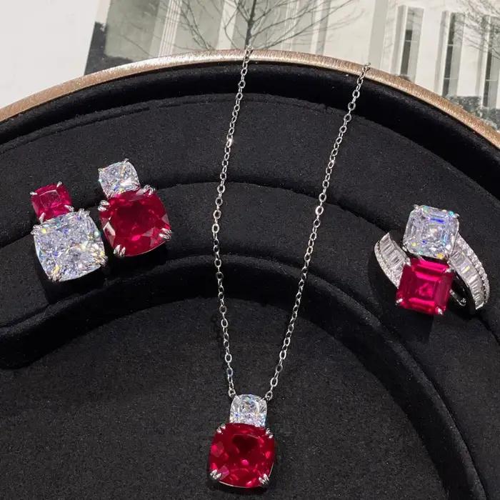 Ensemble de collier pendentif en corindon rouge luxueux pour femmes