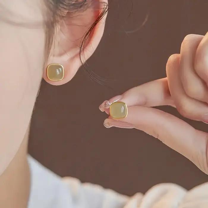 Boucles d'oreilles ethniques rétro, design géométrique or jaune clair, bijou de luxe pour femmes, élégantes et authentiques, occasions spéciales et quotidiennes