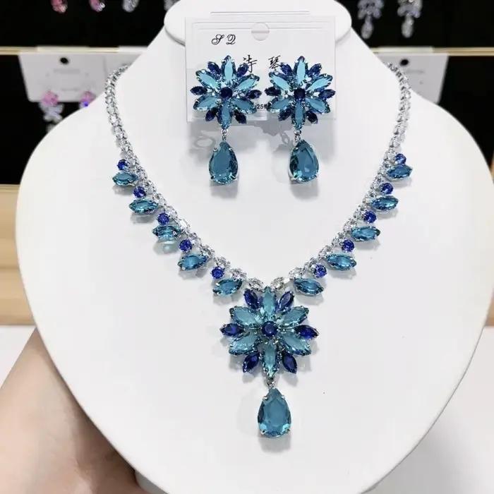Femmes flocon de neige fleur mode Zircon luxe collier boucles d'oreilles ensemble 2025