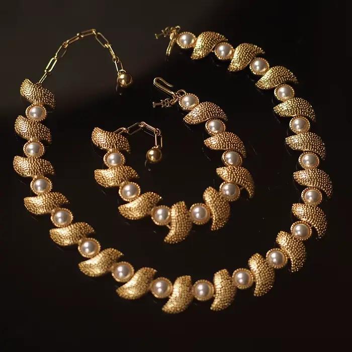 Italie Florence Ensemble de bijoux antiques Or 18 carats rempli de perles Mabe Filigrane Camée Bracelet Collier Boucle