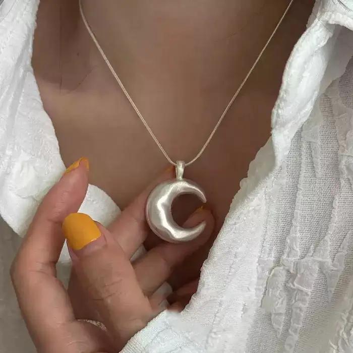 Collier pendentif lune en argent regardé S925 pour femme