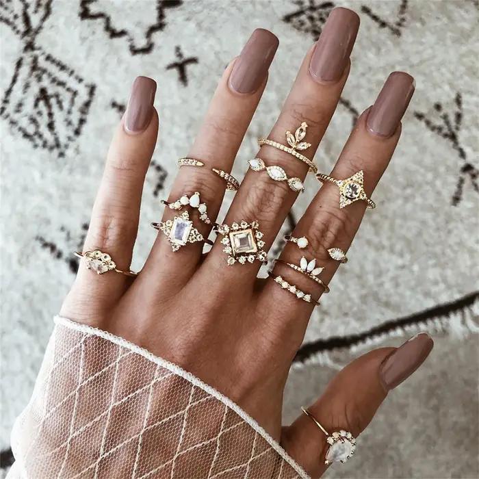 Ensemble de bagues rétro en or avec couronne et gemmes pour femme – Design géométrique élégant et polyvalent – Bijoux de main