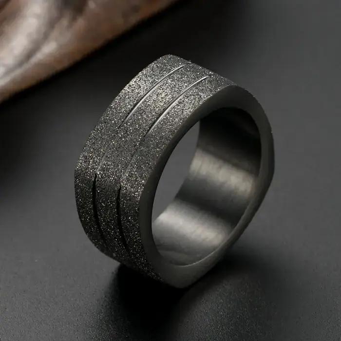 Bague conviviale rée plaquée or 24 carats pour homme