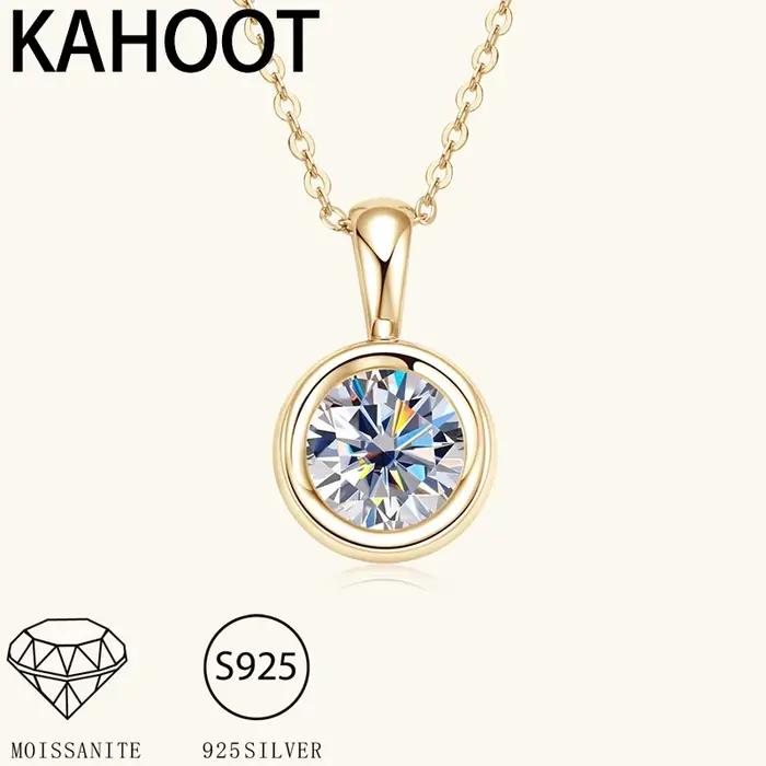 Un élégant collier pendentif en argent sterling 925 avec une moissanite de 1 carat