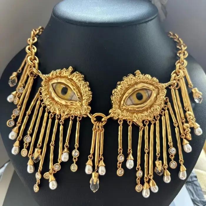 Collier à pampilles en forme d'oeil