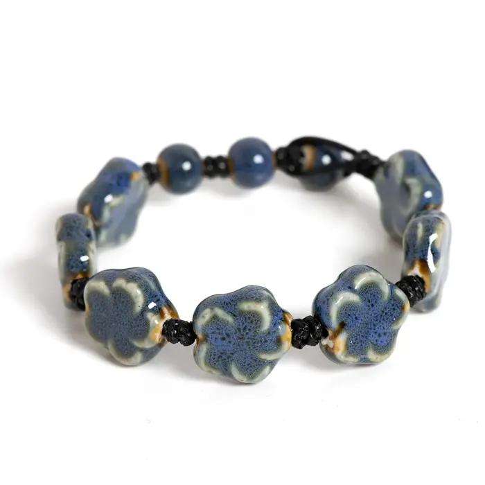 Bracelet en céramique à fleurs émaillées pour femmes style boho artisanal à offrir pour occasions spéciales