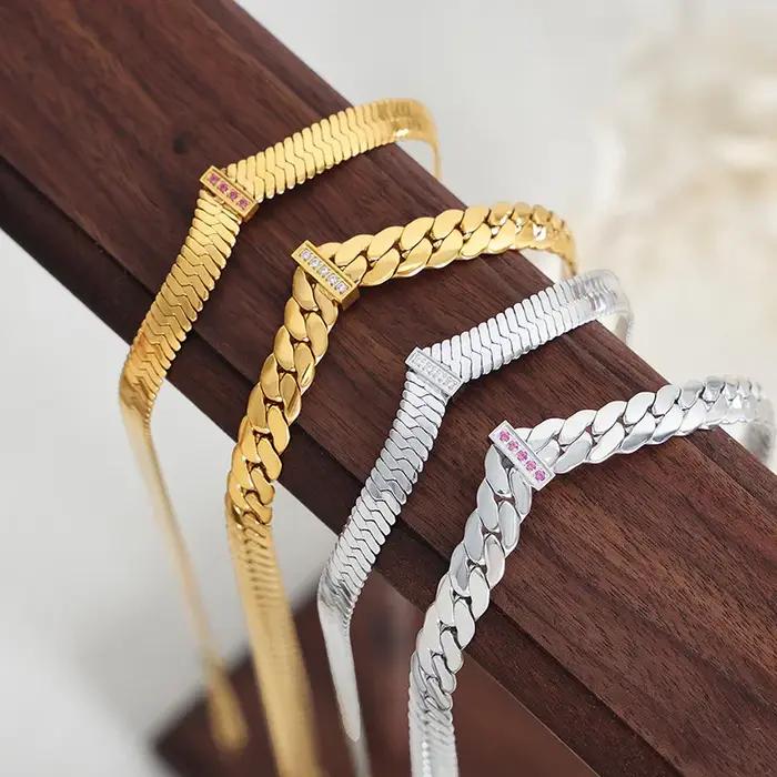 Collier chaîne chevrons acier inoxydable plaqué or 18 carats avec breloque zircon pour femme style hip-hop rock bijou tendance occassions spéciales