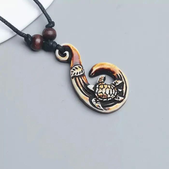 Collier pendentif tortue marine style hawaïen bijou unisexe résine symbole de chance et de nature pour homme et femme occassions spéciales