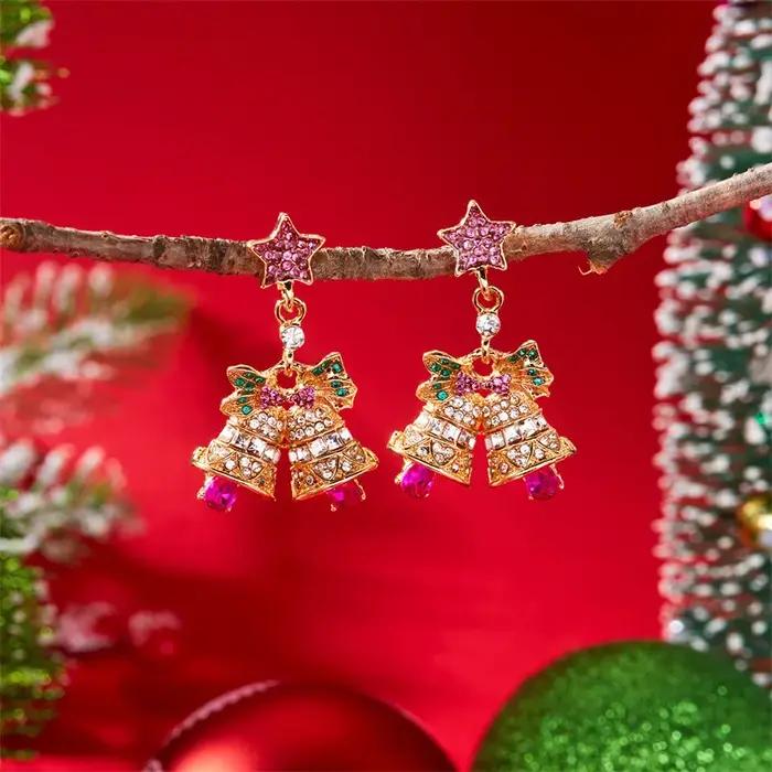 Bijoux de noël, boucles d'oreilles délicates en forme d'arbre