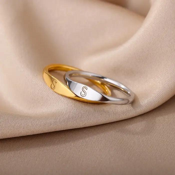Bagues avec lettres initiales pour femmes et hommes