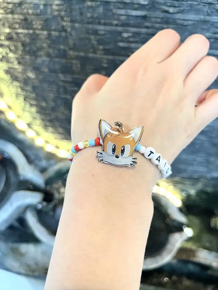 Ensemble de bracelets en perles avec personnage de dessin animé