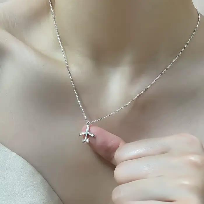 VOQ nouvelle mode avion cubique zircone couleur argent pendentif collier dames clavicule chaîne bijoux coréens