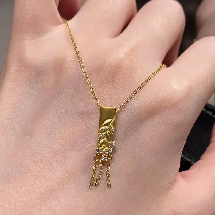 Incrustation de diamants brillants de luxe, collier d'étoiles scintillantes irrégulières, chaîne UR