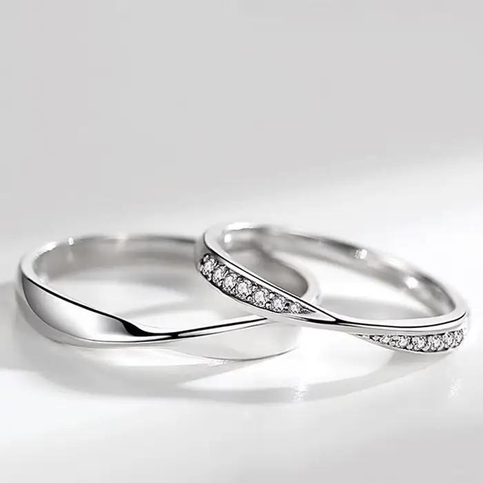 Nouveau Mobius Couple anneaux pour femmes hommes Simple noir blanc réglable