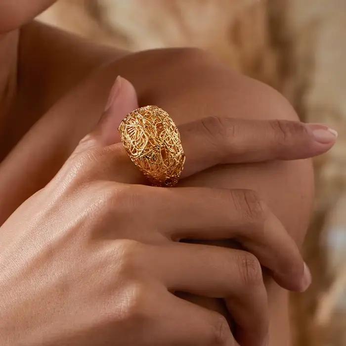 Bague IVOG Simple Vine en laiton plaqué or 18 carats pour femmes, design moderne et élégant, bijou personnalisable pour mariage et occasions spéciales