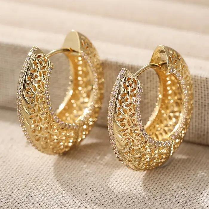 Boucles d'oreilles créoles dorées pour femmes