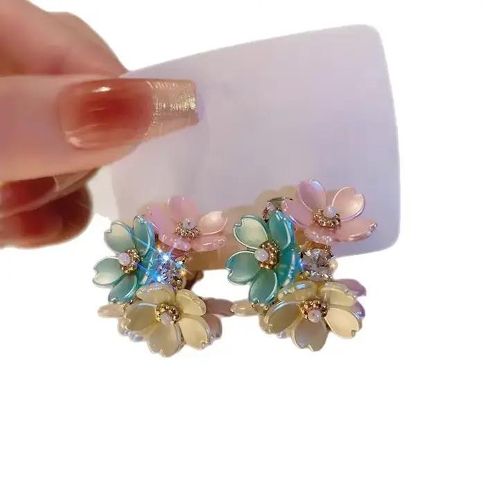 Boucles d'oreilles en perles et pétales design floral coloré et simple sensation de luxe accessoires de bijoux tendance pour femme occasions spéciales