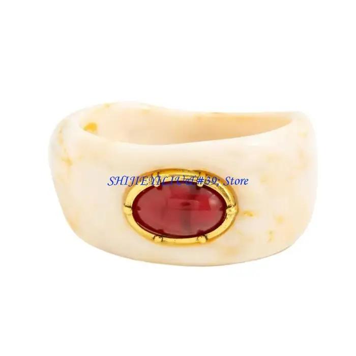 E21F – Bracelet moderne en résine incurvée irrégulière