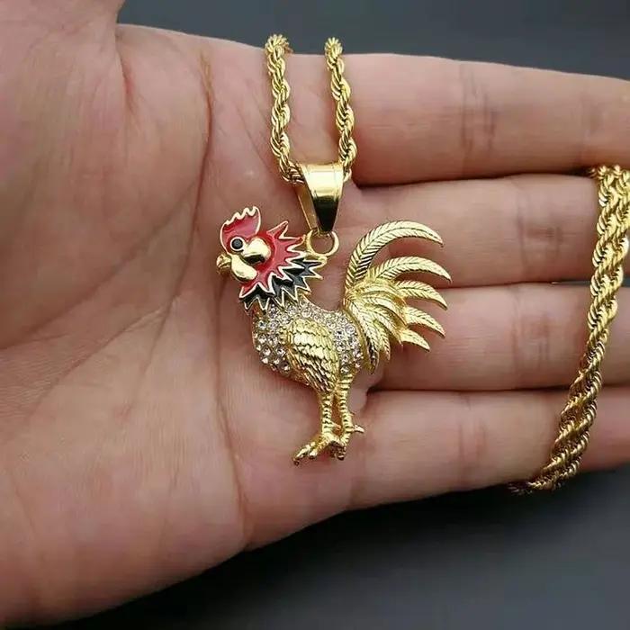 Collier en acier au titane avec biscuits plaqués or