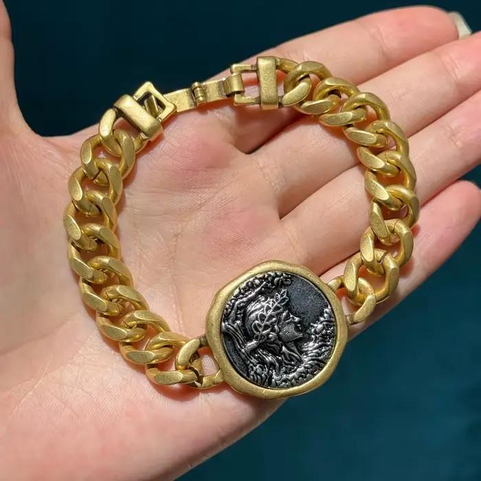 Parure de bijoux vintage plaqué or antique avec motif cœur et portrait