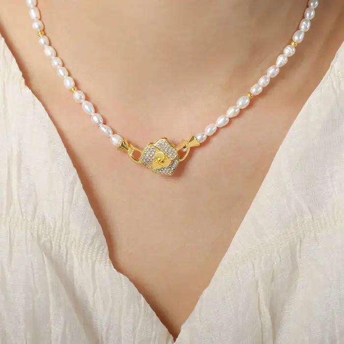 Collier de Perles d'Eau Douce Elégant Pendentif Fleur Cuivre Doré Strass Bijou Fiançailles Mariage Occasions Spéciales