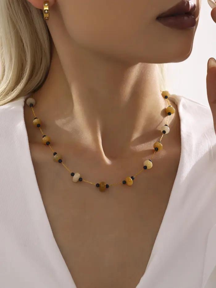 Collier en pierres naturelles perlées avec chaîne en acier inoxydable et breloque pour femmes occasions spéciales style moderne soirée