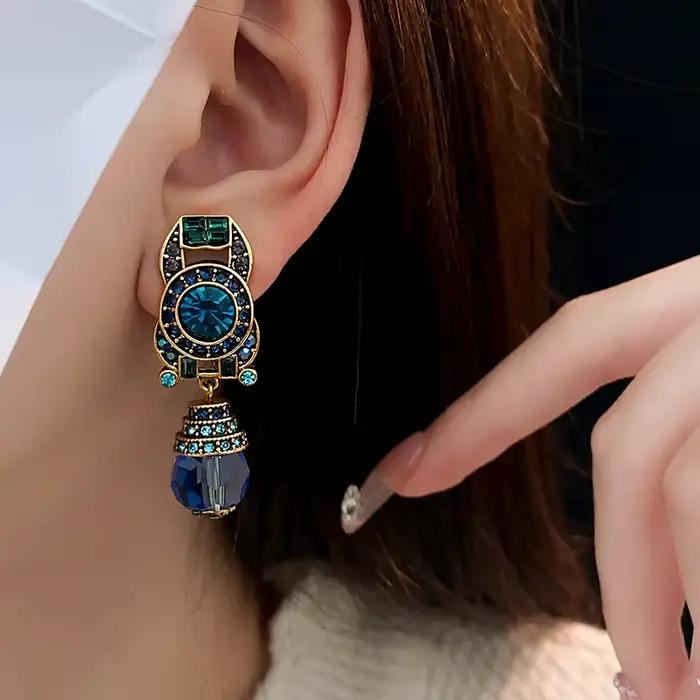 Boucles d'oreilles à Clip en cristal bleu pour femmes, strass, Vintage, mode, personnalité, breloques scintillantes, bijoux de luxe, nouveau