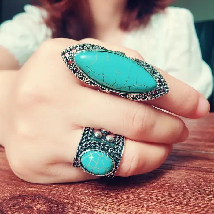 Bague tibétaine en argent vintage avec turquoise synthétique pour femmes occasions spéciales soirée chic cocktail