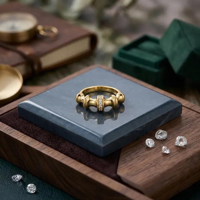 Bague élégante plaquée or pour femme avec zircon cubique