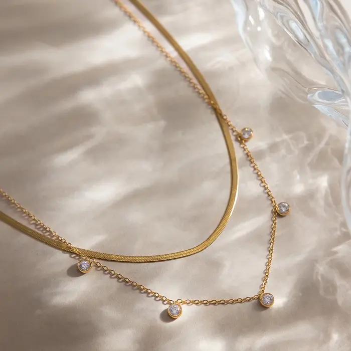 Collier avec pendentif en zircon pour femmes style moderne multicouche plaqué or 18 carats acier inoxydable soirée partie bijoux élégants