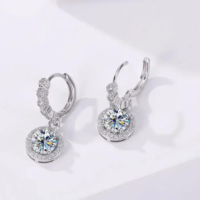 Boucles d'oreilles rondes classiques en Moissanite couleur