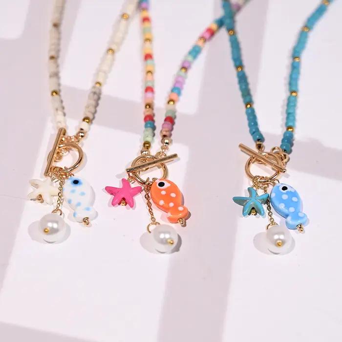 Collier bohème avec pendentif poisson et étoile de mer en céramique d'inspiration marine avec perles turquoise