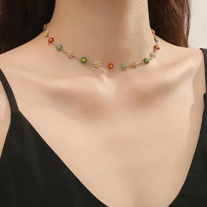 Bijoux d'été, collier de fleurs blanches et colorées pour femmes
