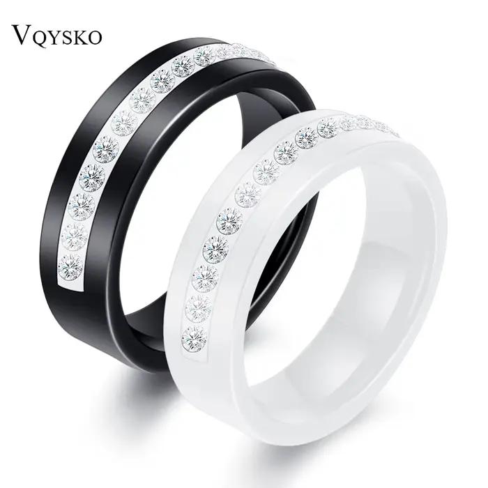 Bague de fiançailles en céramique noire et blanche avec une rangée de zircons australiens pour femmes