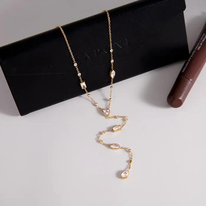 Collier Yori en acier inoxydable blanc avec zircon cubique géométrique