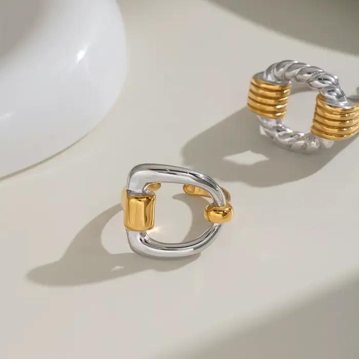Bague ouverte torsadée bicolore classique Miia Jewelry, en acier inoxydable plaqué or 18 carats, pliable et irrégulière, pour femme