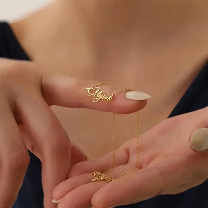 Collier personnalisé avec nom et cœur pour femme