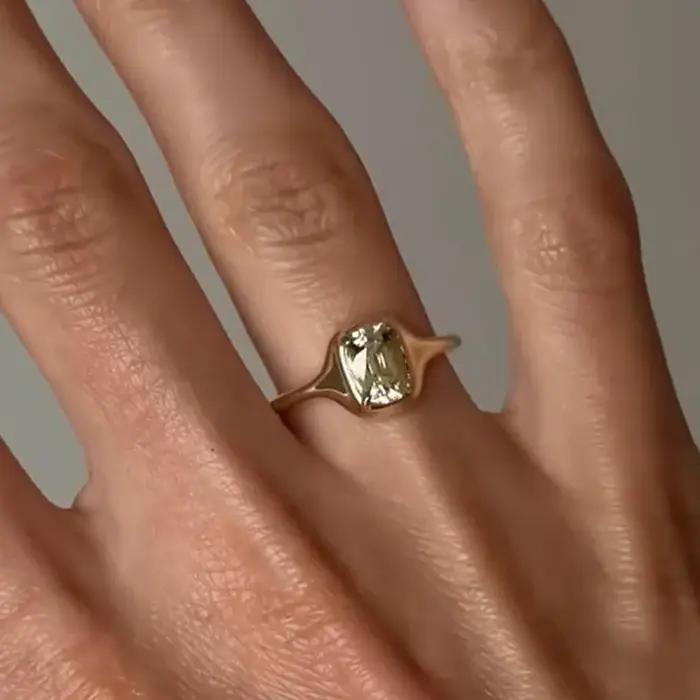 Bagues classiques minimalistes carrées en diamants jaunes scintillants pour femmes