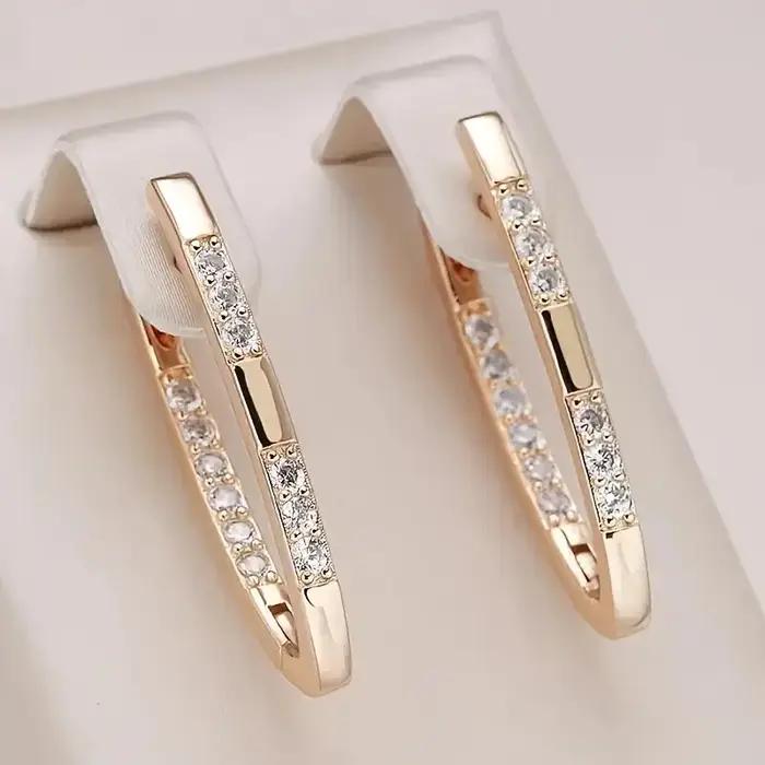 Boucles d'oreilles en forme de V vintage en or jaune clair incrustées de zircon pour femmes bijoux de fête cadeaux de luxe pour occasions spéciales