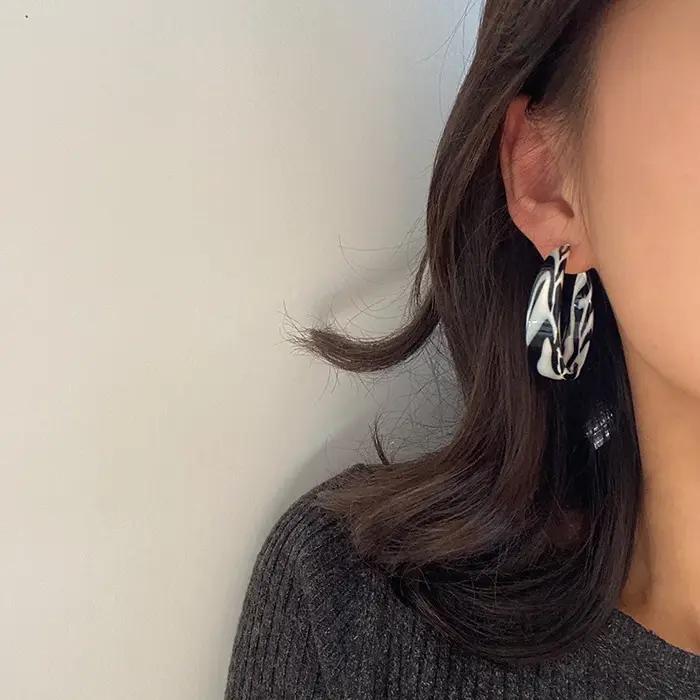 Boucles d'oreilles en acrylique à motif zèbre exagéré pour femmes